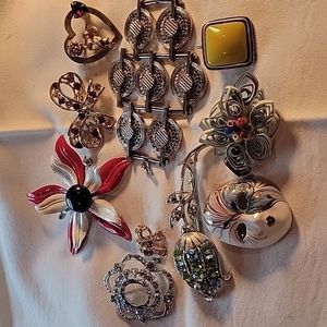 VINTAGE Pins And Pendant